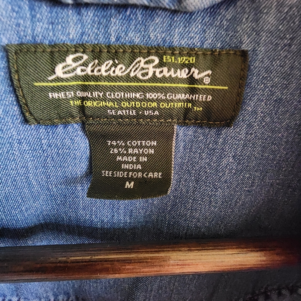 Eddie Bauer Womens Trucker Light Wash Denim Button-Up Shirt Size Medium - Picture 2 of 7